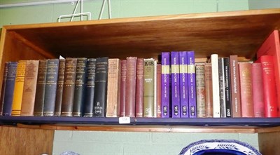 Lot 134 - A quantity of military history books (a shelf)