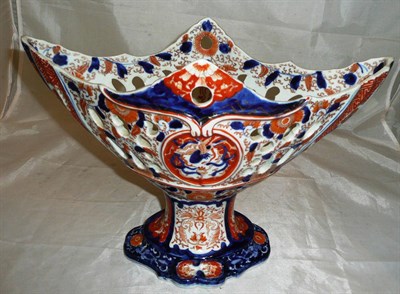 Lot 175 - Imari porcelain centrepiece