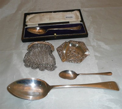 Lot 205 - Cased silver spoon, teaspoon and serving spoon, plated mesh purse and a white metal ashtray