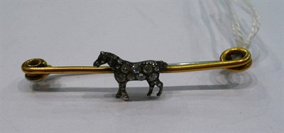 Lot 242 - Diamond set horse bar brooch