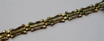 Lot 256 - A 9ct gold bracelet