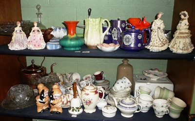 Lot 266 - Two shelves of decorative ceramics including teawares, Wedgwood Japserware, copper kettle etc