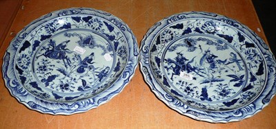 Lot 285 - A pair of blue and white Oriental plates