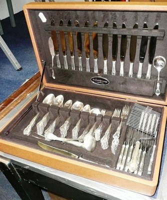 Lot 303 - A cased American sterling silver canteen of flatware