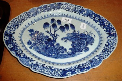 Lot 314 - A Chinese export blue and white oval platter