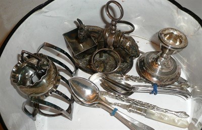 Lot 321 - Silver toast rack and other silver items