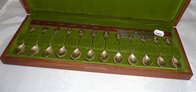 Lot 354 - A boxed set of twelve silver Royal Horticultural Society teaspoons