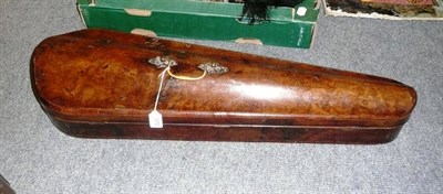 Lot 370 - 18th century walnut violin case