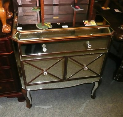 Lot 465 - Modern glass top chest