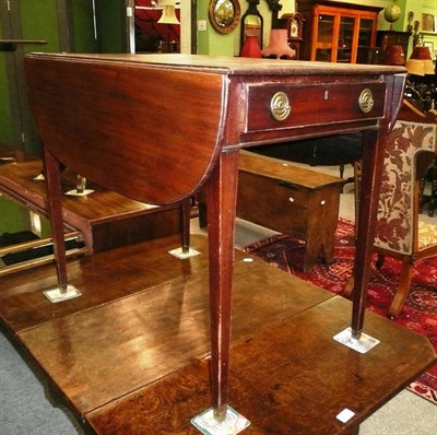 Lot 480 - A mahogany drop-leaf table