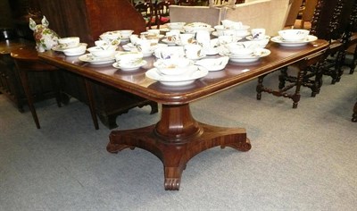 Lot 494 - A William IV mahogany breakfast table