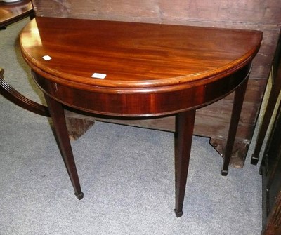 Lot 497 - A reproduction mahogany fold-over card table