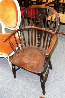 Lot 528 - A Windsor chair