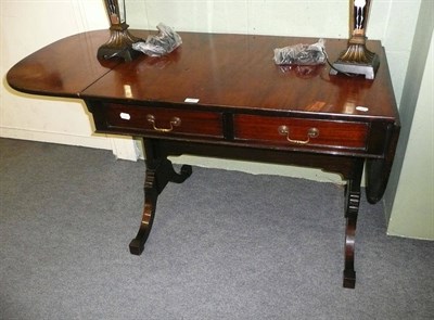 Lot 586 - A reproduction mahogany sofa table