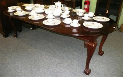 Lot 587 - A Victorian mahogany extending dining table