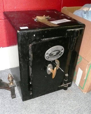 Lot 635 - Small safe