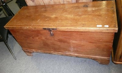 Lot 673 - Pine coffer