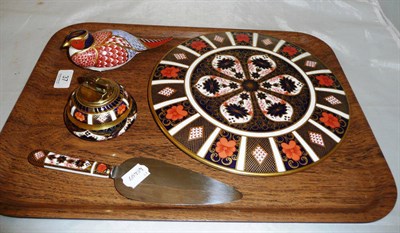 Lot 37 - A Royal Crown Derby Imari pattern cake dish, a cake slice, a lighter and a pheasant paperweight (4)