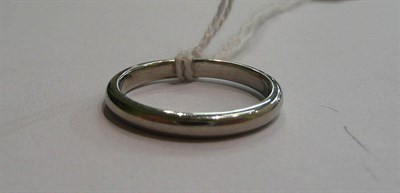 Lot 63 - An 18ct white gold band