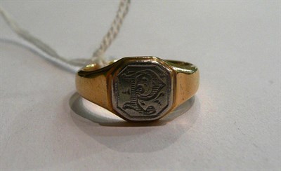 Lot 78 - A signet ring stamped '18CT' and 'PLAT N'