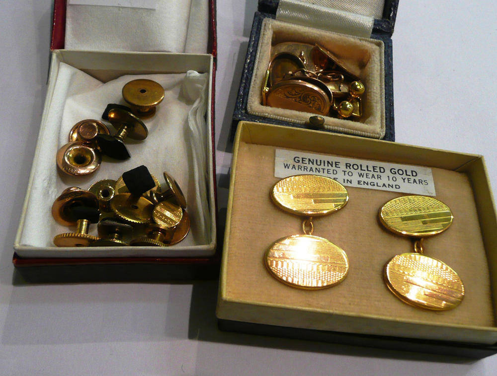 Lot 80 - A pair of 15ct gold cufflinks, a pair of 9ct gold cufflinks, assorted studs, buttons etc