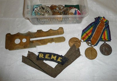 Lot 185 - Assorted military badges and medals etc