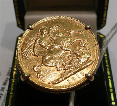 Lot 193 - A 1912 sovereign in a ring mount