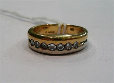 Lot 207 - An 18ct gold diamond set ring