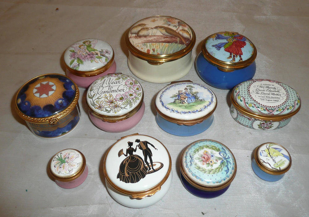 Lot 219 - Assorted enamel hinged boxes and covers including Crummels,  Halcyon Days, Kingsley Enamels,...