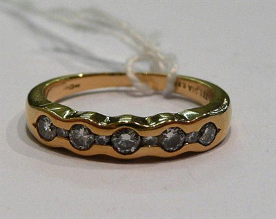 Lot 280 - An 18ct gold diamond set ring