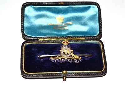 Lot 376 - A Royal Artillery Sweetheart Brooch, modelled in yellow gold, with red and blue enamel to the crown