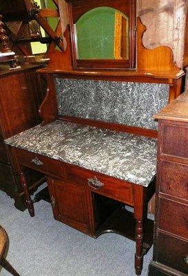 Lot 512 - Late Victorian marble top washstand