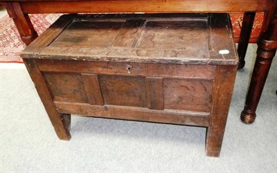 Lot 544 - Small oak kist