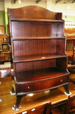 Lot 609 - Reproduction mahogany waterfall book shelf