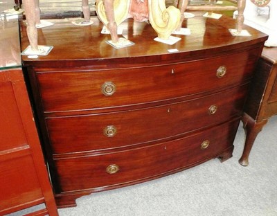 Lot 616 - Georgian bow front mahogany chest of drawers