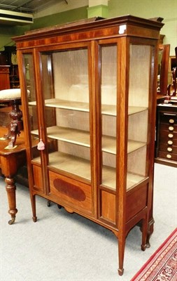 Lot 618 - An Edwardian mahogany inlaid china cabinet