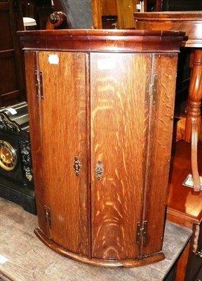 Lot 651 - A small oak corner cupboard