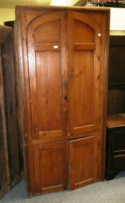 Lot 747 - A Victorian pine cupboard