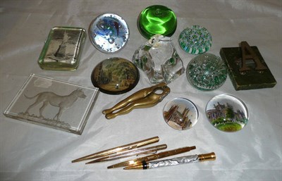 Lot 14 - A collection of eleven various paperweights, 19th century to modern, including a Val St Lambert...