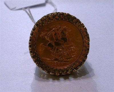 Lot 160 - A 9ct gold ring with 1967 sovereign mount