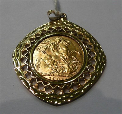 Lot 165 - A 1908 sovereign in 9ct gold mount