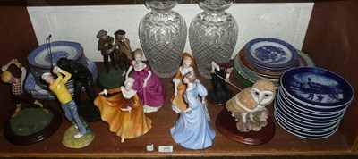 Lot 208 - A Royal Doulton figurine 'HN3276' 'Teeing Off', two other Doulton figures, two Coalport...