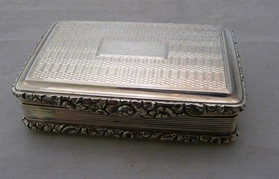 Lot 287 - A Georgian silver snuff box