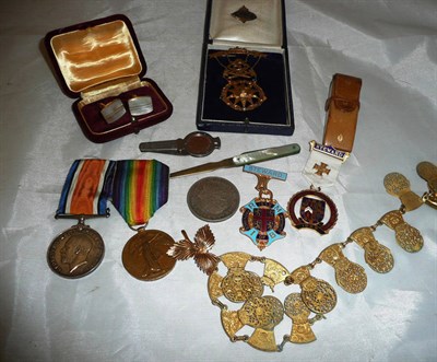 Lot 378 - A silver gilt Masonic jewel, pair of World War I medals to 788 GNR G J Forbes, RA etc