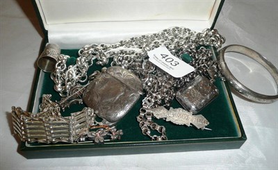 Lot 403 - Quantity of assorted Victorian and later silver jewellery