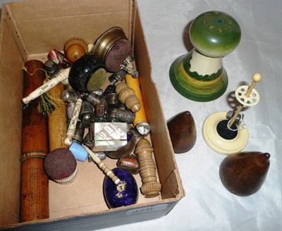 Lot 476 - Assorted treen sewing accessories, hat pin stands, silver and plated thimbles etc