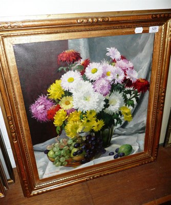 Lot 529 - E Hartley Mooney 'Roses' oil painting