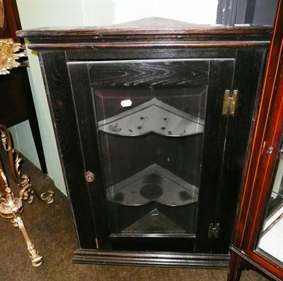 Lot 647 - An oak corner cabinet