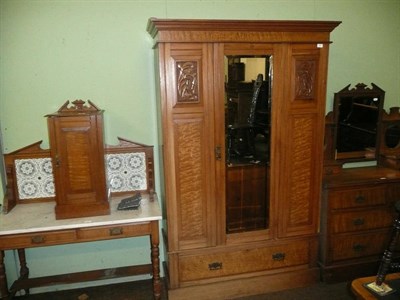 Lot 651 - Edwardian walnut four piece bedroom suite