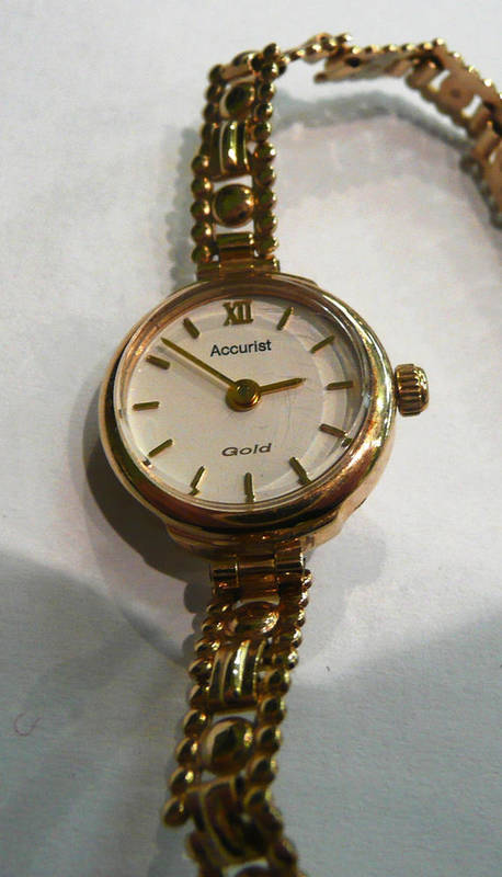 Lot 22 - 9ct gold Accurist ladies wristwatch, boxed